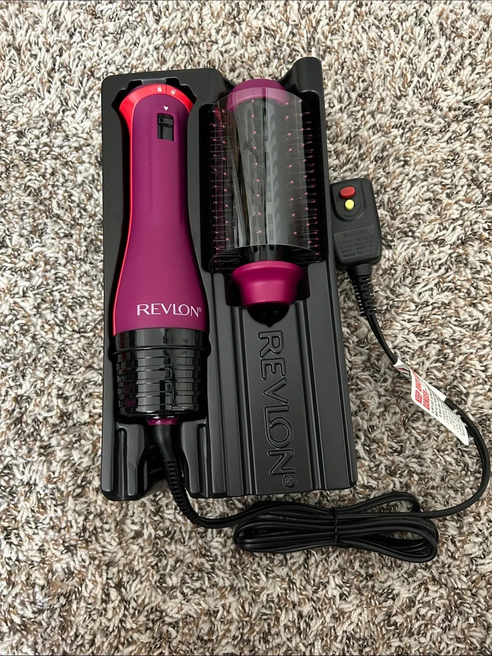 Revlon ONE-STEP VOLUMIZER PLUS.